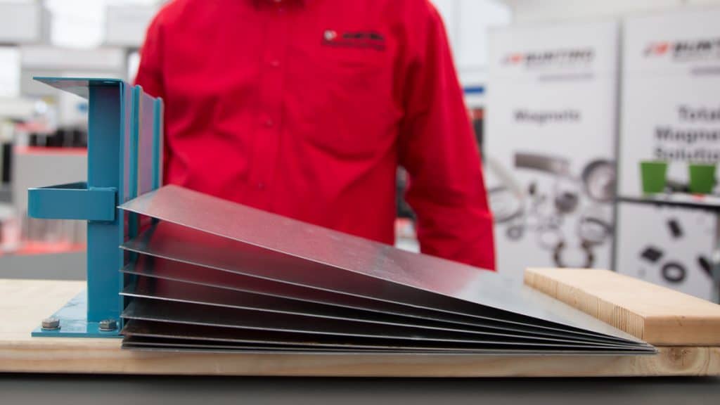 Magnetic sheet fanning